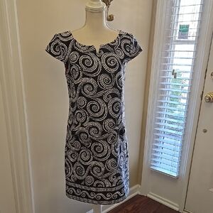 London Times Elegant Black White Swirl Dot Dress Stretch Cap Slv 2 Pockets 6 EUC
